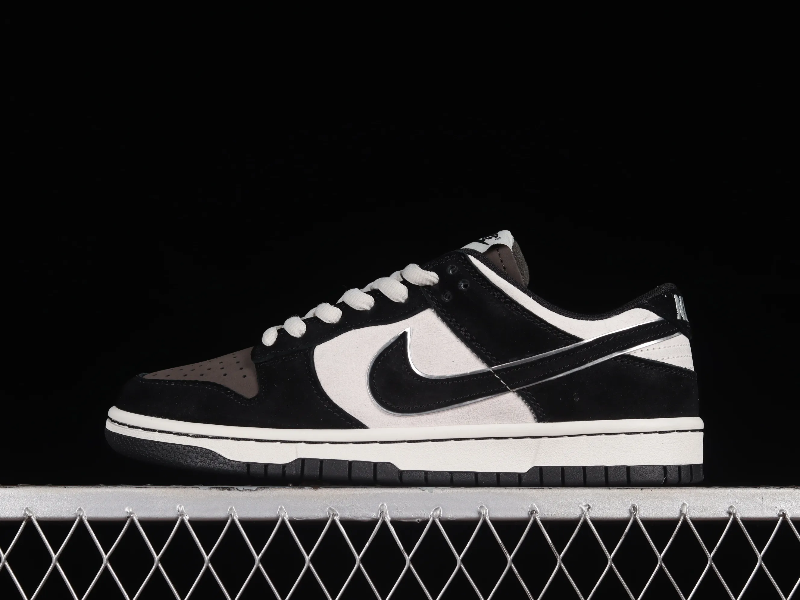 All Categories Nk SB Dunk Series Nk SB Dunk Low Low-top sneakers Otomo Katsuhiro x Nk SB Dunk Low "Steamboy OST" Otomo Katsuhiro co-branded SB low-top sports and leisure sneakers LF0039-033